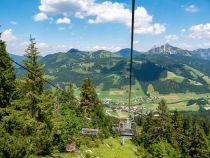 Talfahrt mit der Wannenjochbahn - Dann ging es wieder mit der Wannenjochbahn zurück ins Tal. Falls ich es noch nicht erwähnt hatte: Es ist ein 3er Sessellift. • © alpintreff.de / christian schön