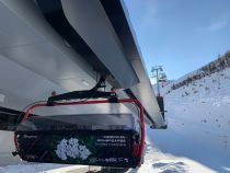 Die neue Velilleckbahn in Ischgl - Talstation. Kleine Kräuterkunde auf den Sesseln. • © TVB Paznaun - Ischgl