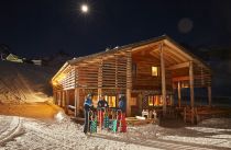 Restaurant Vider Alp Ischgl - An der Vider Alp startet auch die Rodelbahn. Zweimal in der Woche ist Nachtrodeln - dann ist auch spät am Abend noch geöffnet. • © TVB Paznaun - Ischgl