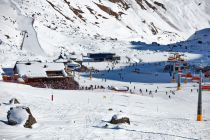 Visnitzbahn - Talstation - Alp Trida - Auf diesem Bild erkennt man gut die Verlegung der Talstation, die sich nun am unteren Ende der Trida Alpe befindet. Die Talstation der alten Visnitzbahn wäre im Bild an linken Rand noch knapp zu erkennen gewesen. • © TVB Paznaun - Ischgl