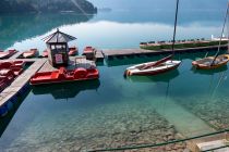 Der Walchensee - Tret-, Ruder-, und Segelboote gibt es hier auch. • © alpintreff.de / christian Schön