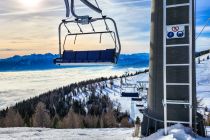 Seit der Saison 2022/2023 ersetzt der fix geklemmte 4er Sessellift Wörthersee Freeride Jet den ehemaligen Schlepplift Finsterbach. • © Gerlitzen Kanzelwand Touristik / Samitz