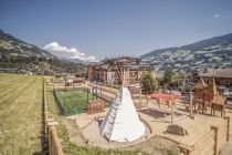 Das Mia Alpina Zillertal Family Retreat im Sommer. • © Mia Alpina Zillertal