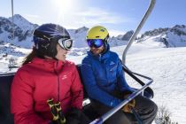 Fahrt mit der Sesselbahn Jochalpe im Skigebiet Füssener Jöchle • © TVB Tannheimer Tal / Wolfgang Ehn