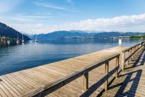 Ein Sprung ins kühle Nass des Traunsees an der Freizeitanlage Weyer in Gmunden. • © alpintreff.de - Christian Schön