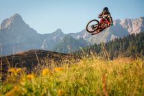 Im Bikepark Brandnertal gibt es auch schwarze Trails. • © Bikepark Brandnertal, Michael Marte