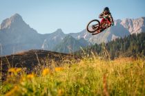 Im Bikepark Brandnertal gibt es auch schwarze Trails. • © Bikepark Brandnertal, Michael Marte