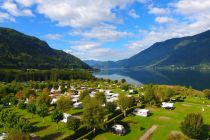 Direkt am Ossiacher See liegt der EuroParcs. • © EuroParcs