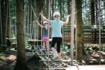 Für die Kinder gibt es auf dem Waldkletterweg in Faistenau so viel zu entdecken...  • © TVB Fuschlseeregion, Gollner