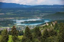 Finkenstein am Faaker See, im Vordergrund die Burgruine Finkenstein.  • © Region Villach Tourismus GmbH, Fotograf: Lois Lammerhuber