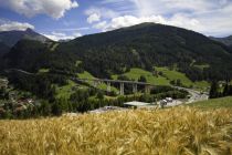 Die Autobahnbrücke bei Gries am Brenner. • © Tirol Werbung, Bernhard Aichner