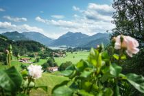 Hausham mit dem Schliersee im Hintergrund. • © Dietmar Denger / Alpenregion Tegernsee-Schliersee