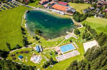 Der Badesee in Kirchberg. © Kitzbüheler Alpen, Mathäus Gartner Der Badesee in Kirchberg. © Kitzbüheler Alpen, Mathäus Gartner