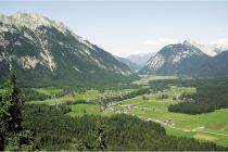 Blick auf Leutasch und Umgebung. • © Region Seefeld - Tirols Hochplateau