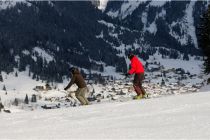 Skifahren oberhalb von Nesselwängle im Skigebiet Krinnenalpe. • © TVB Tannheimer Tal, Wolfgang Ehn