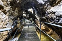 Gut gesichert in der Sturmannshöhle.  • © Tourismus Hörnerdörfer, F. Kjer