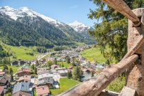 St. Anton am Arlberg präsentiert sich von seiner schönsten Seite. • © TVB St. Anton / Patrick Bätz