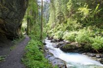 Der Klammsteig durch die Radurschlklamm.  • © TVB Tiroler Oberland, Kurt Kirschner