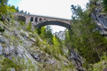 Die beeindruckende Wäldletobelbrücke im Klostertal. • © Alpenregion Bludenz Tourismus GmbH
