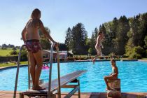 Unbeschwerte Stunden im Freibad in Wiggensbach. • © Gemeinde Wiggensbach