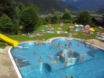 Einem schönen Sonnentag mit schwimmen und Spaß steht nichts mehr im Weg. • © Marktgemeinde Winklern