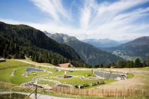 Natürlich viel entdecken im Zirbenpark im Pitztal. • © Hochzeiger Bergbahnen, Daniel Zangerl