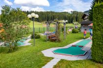 Der Minigolfplatz gehört zum Landhotel Gasthaus Traunstein, ist aber natürlich für alle geöffnet.  • © alpintreff.de - Christian Schön