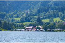 Der Campingplatz Seecamping vom dahinter liegenden Hotel Fischerhof Glinzner am Afritzer See. • © alpintreff.de - Christian Schön