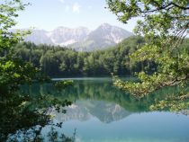 An der österreichischen Grenze liegt der idyllische Alatsee. • © flyupmike auf pixabay.com