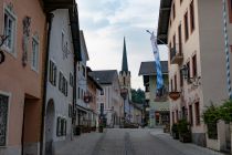 Altstadt von Partenkirchen mit Blick auf die Pfarrkirche • © alpintreff.de / christian schön