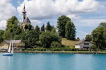 Der Naturbadeplatz Neustift im Ort Attersee. • © alpintreff.de - Christian Schön