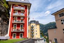 Das rote Hotel Eden Rock in Bad Gastein.  • © alpintreff.de - Christian Schön