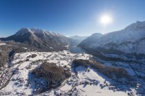 Blick auf das winterliche Bad Goisern am Hallstättersee. • © Dachstein Salzkammergut, viewnect