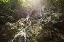 Abkühlung nach einer Wanderung oder an heißen Sommertagen verschaffen die Klammen und Wasserfälle der Region. • © TVB Kufsteinerland, Lolin