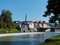 Bad Tölz mit der Isar im Vordergrund. • © Marc Benedetti auf pixabay.com