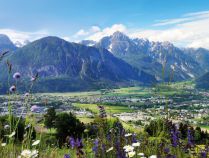 Blick über Lienz auf die Lienzer Dolomiten • © TVB Osttirol