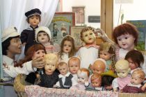 Puppenfans kommen in Blons voll auf ihre Kosten. • © Puppenmuseum Blons