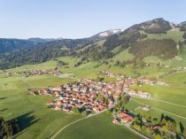 Bolsterlang aus der Luft betrachtet. © Tourismus Hörnerdörfer, Frithjof Kjer Bolsterlang aus der Luft betrachtet. © Tourismus Hörnerdörfer, Frithjof Kjer