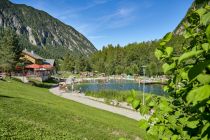 Das Alvierbad in Brand ist im Sommer sehr angesagt. • © Alpenregion Bludenz Tourismus, Alex Kaiser