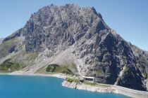 Die Douglass-Hütte liegt am Lünersee.  • © Illwerke Tourismus