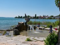 Brunnen am Landungssteeg in Immenstaad am Bodensee • © alpintreff.de / christian schön