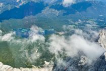 Ausblick von der Zugspitze, links ist der Eibsee zu sehen. • © alpintreff.de - Christian Schön