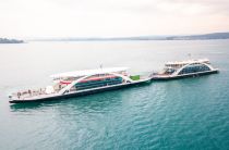 Fährschiff 14 (links) auf der Überfahrt von Fußach nach Konstanz-Staad. Das rechte Schiff ist die Tabor. • © Stadtwerke Konstanz GmbH