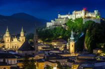 Altstadt und Festung Hohensalzburg bei Nacht. • © Tourismus Salzburg / Günter Breitegger