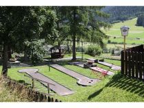 Minigolf spielen in Fulpmes im Stubaital. • © TVB Stubai