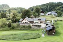 Urlauben, essen und Golf spielen: All das bietet die Waldhofalm. • © TVB Fuschlseeregion / Waldhofalm