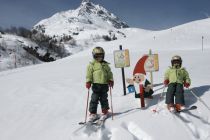 Unterwegs im Märchenwald im Skigebiet Galtür-Silvapark. • © TVB Paznaun-Ischgl