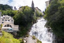 Gasteiner Wasserfall mit altem Kraftwerk. • © alpintreff.de / christian schön