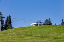 Die Bergstation des Sonnenliftes in Going. Sie liegt oberhalb der Pony-Alm, ist aber nur im Winter geöffnet.  • © alpintreff.de - Silke Schön