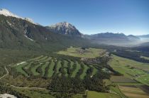 Der Golfpark Mieminger Plateu von oben. • © Innsbruck Tourismus / Golfpark Mieminger Plateau